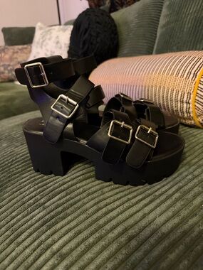 Women's Black Chunky Platform Buckle Sandals Size 7